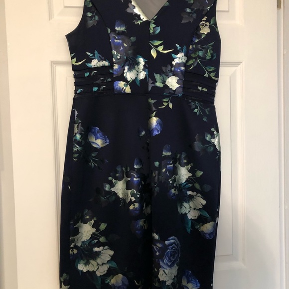 Beautiful floral dress only worn once - Picture 2 of 5